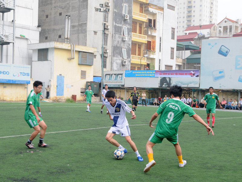 Những cuộc so tài nảy lửa giải bóng đá Báo Tiền Phong 2012
