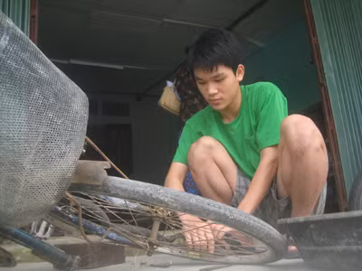 Chàng trai sửa xe đạp đỗ thủ khoa đại học