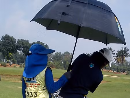'Ông chủ và đầy tớ' ở sân golf