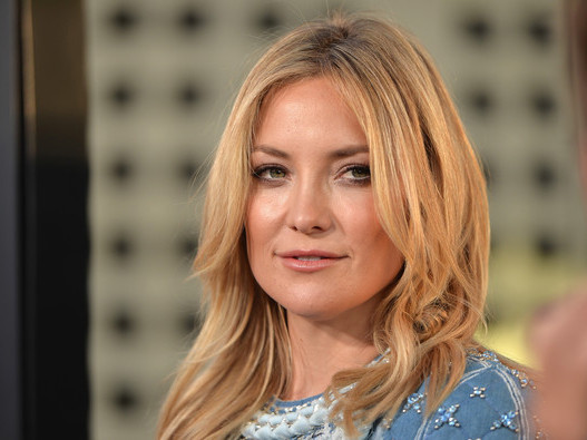 Mỹ nhân có nụ cười tỏa nắng khoe chân thon thả