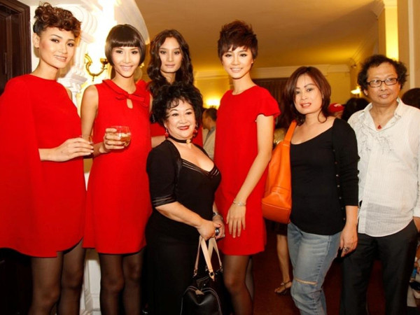 Top 4 Model khoe chiều cao khủng khi dự tiệc