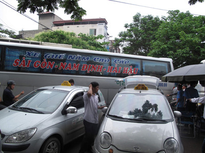 Dịch vụ, hàng hóa rục rịch tăng theo giá xăng