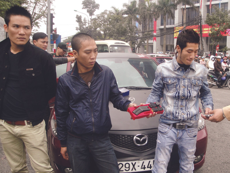 Cảnh sát tinh nhuệ xuống đường dịp Tết