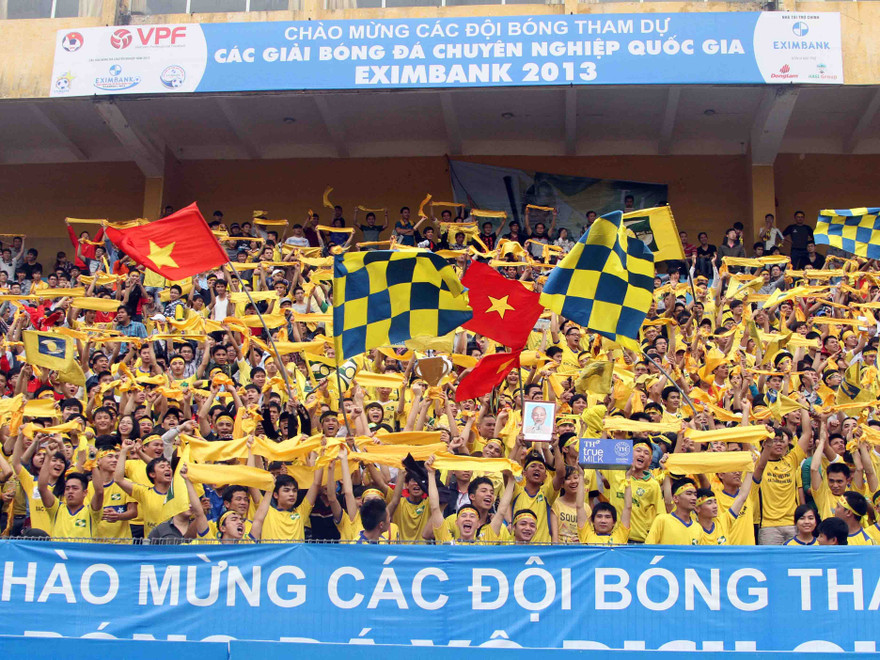 CĐV SLNA lo XMXT Sài Gòn bỏ giải