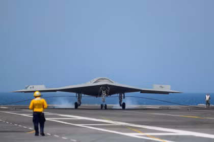 Máy bay không người lái X-47B gây thất vọng