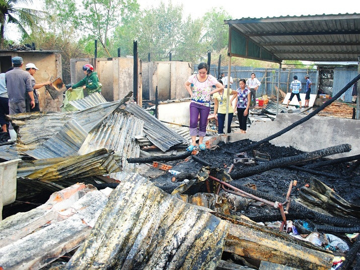 Cà Mau: Cháy hoàn toàn 42 phòng trọ