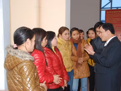 Chủ tịch tỉnh lắng nghe cô giáo...khóc