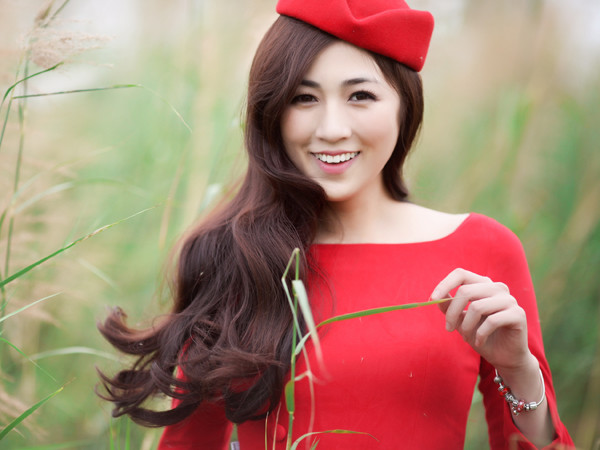 Á hậu Tú Anh hóa quý cô quyến rũ đón Giáng Sinh