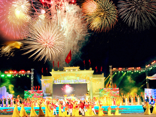 Rực rỡ Lễ hội Hoa phượng đỏ