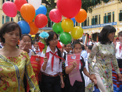 Cần có quỹ thưởng Tết cho giáo viên