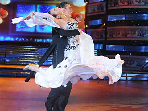 Bước Nhảy Hoàn Vũ: Nhảy vẫn ít, diễn quá nhiều