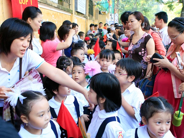 Cấm thu tiền đóng góp cho trường