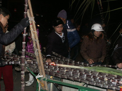 Đêm giao thừa, mía đắt như... tôm tươi