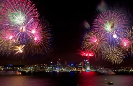 Màn pháo hoa rực rỡ chào 2011