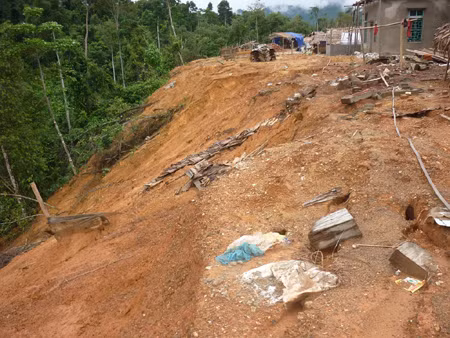 Sạt lở nghiêm trọng tại Khu tái định cư thủy điện Hủa Na