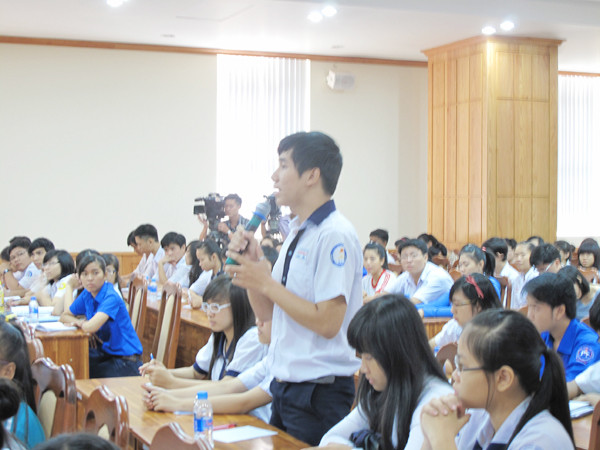 Lắng nghe học sinh nói