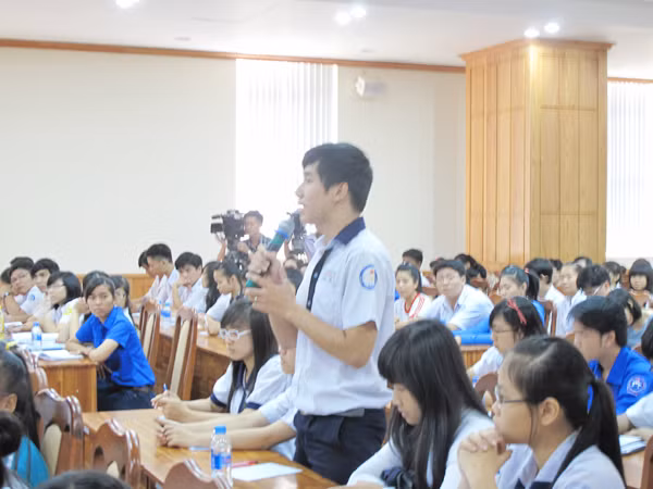 Lắng nghe học sinh nói
