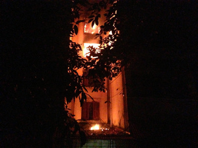 Cháy ký túc xá, hàng trăm sinh viên hoảng loạn