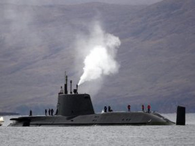 Tàu ngầm hạt nhân của Anh mắc cạn