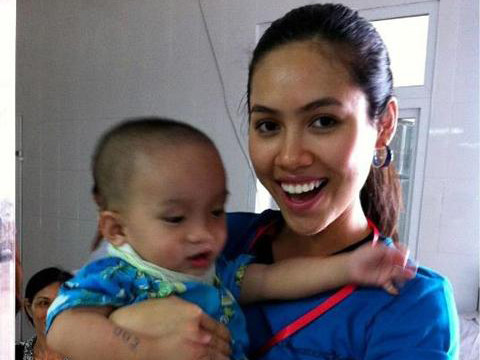 Hoàng My dồn tâm sức cho phần thi Hoa hậu nhân ái