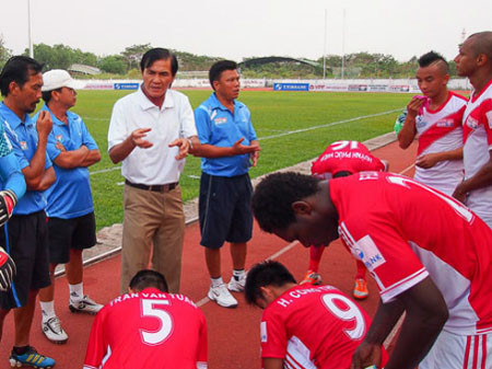 Bi kịch V.League: Cận ngày đăng ký vẫn loay hoay chạy tiền
