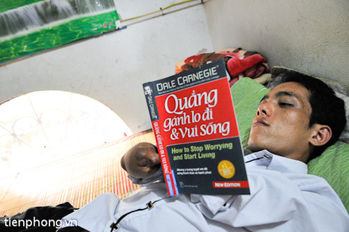 Chàng trai không tay người Dao vào đại học