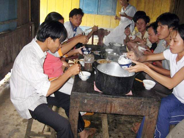 Gieo chữ trên đỉnh Ngọc Linh