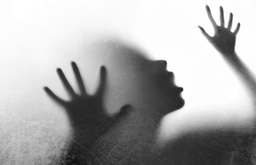 Mục sư cưỡng hiếp, ép thiếu nữ phá thai