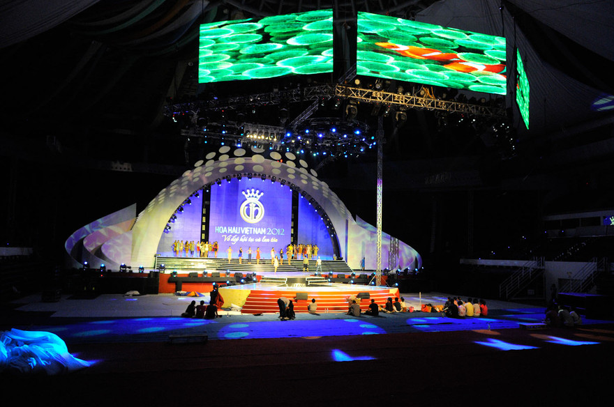 Sân khấu đêm chung kết HHVN 2012: Lộng lẫy, kỳ ảo