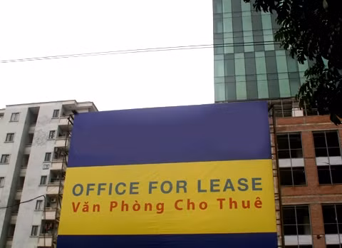 Cao ốc văn phòng "đắp chiếu", chết lâm sàng