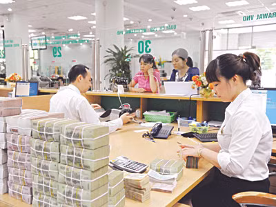 Cấm dùng tiền mặt mua nhà, xe: Món lợi cho ngân hàng?