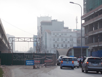 Đường vành đai 3 ùn tắc vì nhà thầu chậm hoàn trả mặt bằng