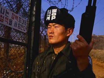 Binh sĩ Hàn Quốc tại khu phi quân sự