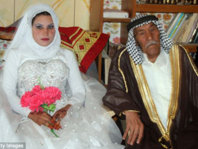 Cô gái 22 tuổi lấy cụ ông 92