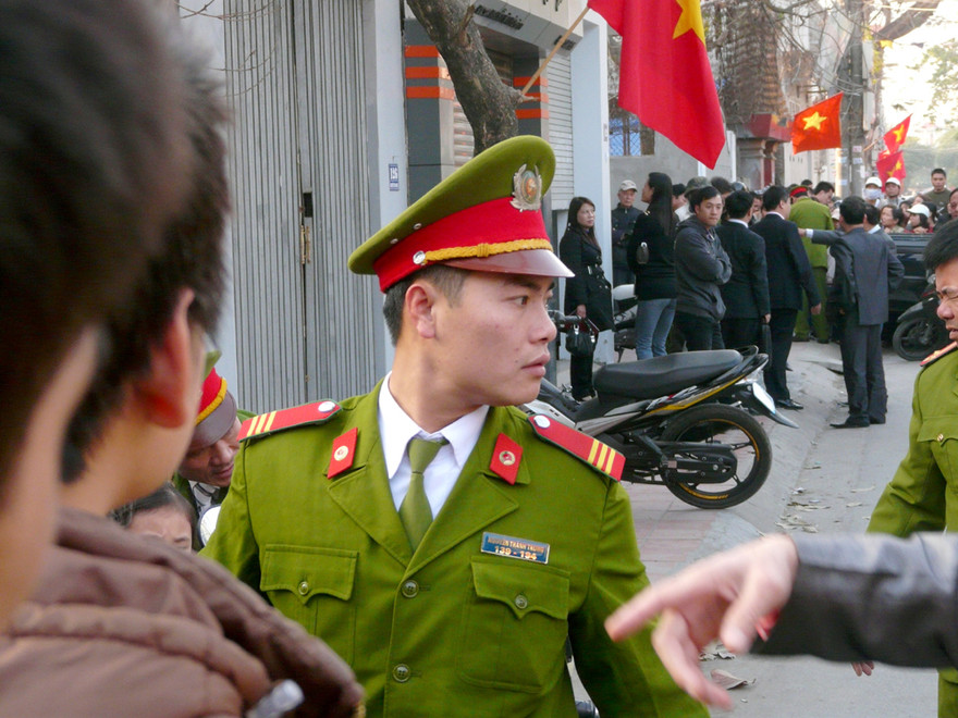 Phát hiện 9 thanh niên chết trong một ngôi nhà