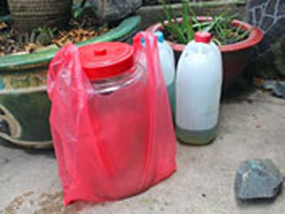 Sự thật vụ ông già tỷ phú tạt axit vợ cũ rồi tự thiêu