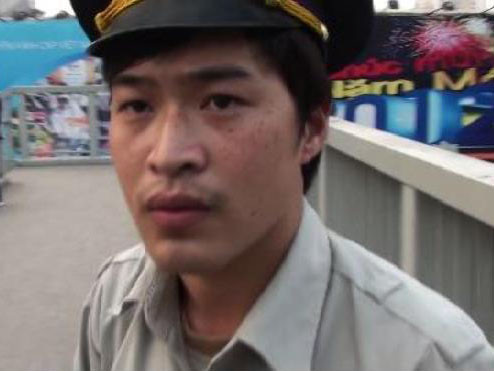 Chửi bới, dọa đập máy của phóng viên