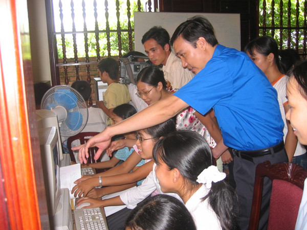 Cần có sân chơi mạng phong phú cho giới trẻ Ảnh: P.H