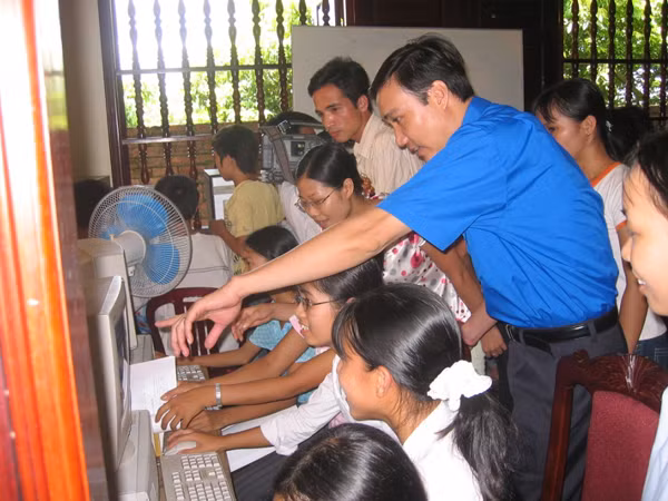 Cần có sân chơi mạng phong phú cho giới trẻ Ảnh: P.H