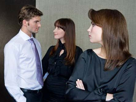 Phải làm sao khi chị người yêu tán tỉnh?