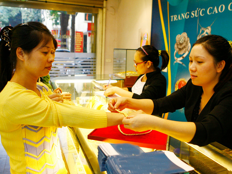 Gian lận để kiếm lời từ buôn vàng