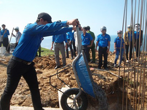 Chung tay xây dựng cột cờ chủ quyền