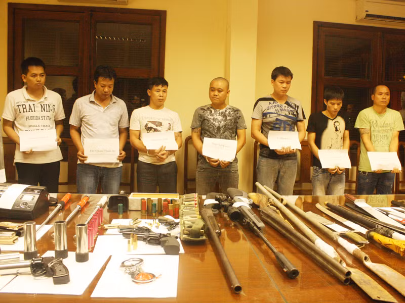 Phá hai đường dây cá độ bóng đá tiền tỷ