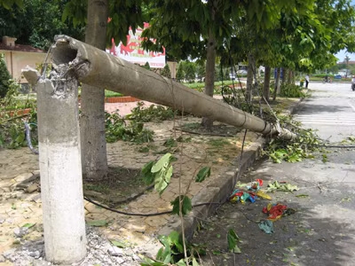 Cột điện bị gãy gây mất điện