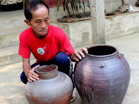 Ngắm đồ gốm cổ 300 năm tuổi