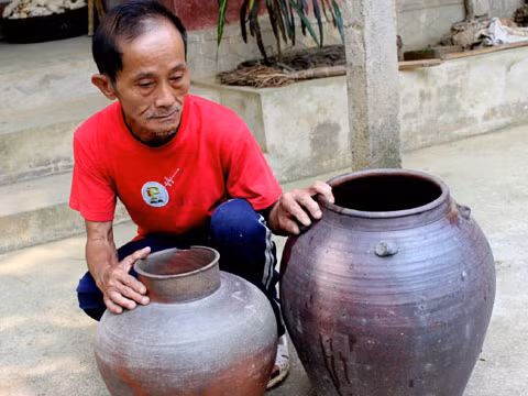 Ngắm đồ gốm cổ 300 năm tuổi