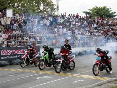 Hào hứng tranh tài tại Motor Cub Prix 2012