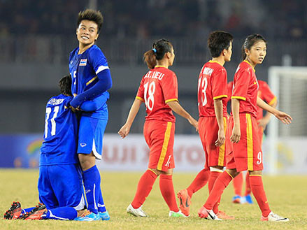 Nước mắt bóng đá nữ