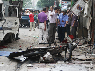 Nổ lớn trước tiệm vàng, nhiều người bị thương