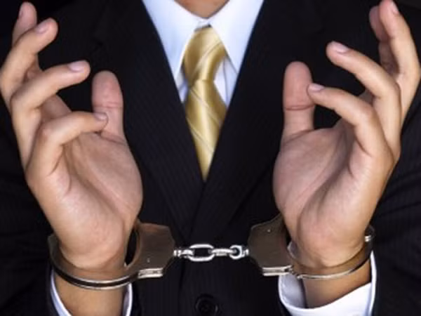 Đã có một danh sách khá dài các tỷ phú và cựu tỷ phú gặp rắc rối với luật pháp